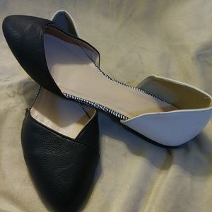 NWOT D'orsay Flat in black & white, SZ 9